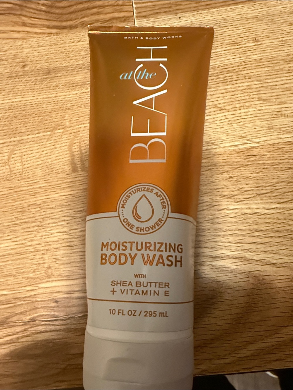 Bath & Body Works At the Beach Moisturizing Body Wash - Orange and White